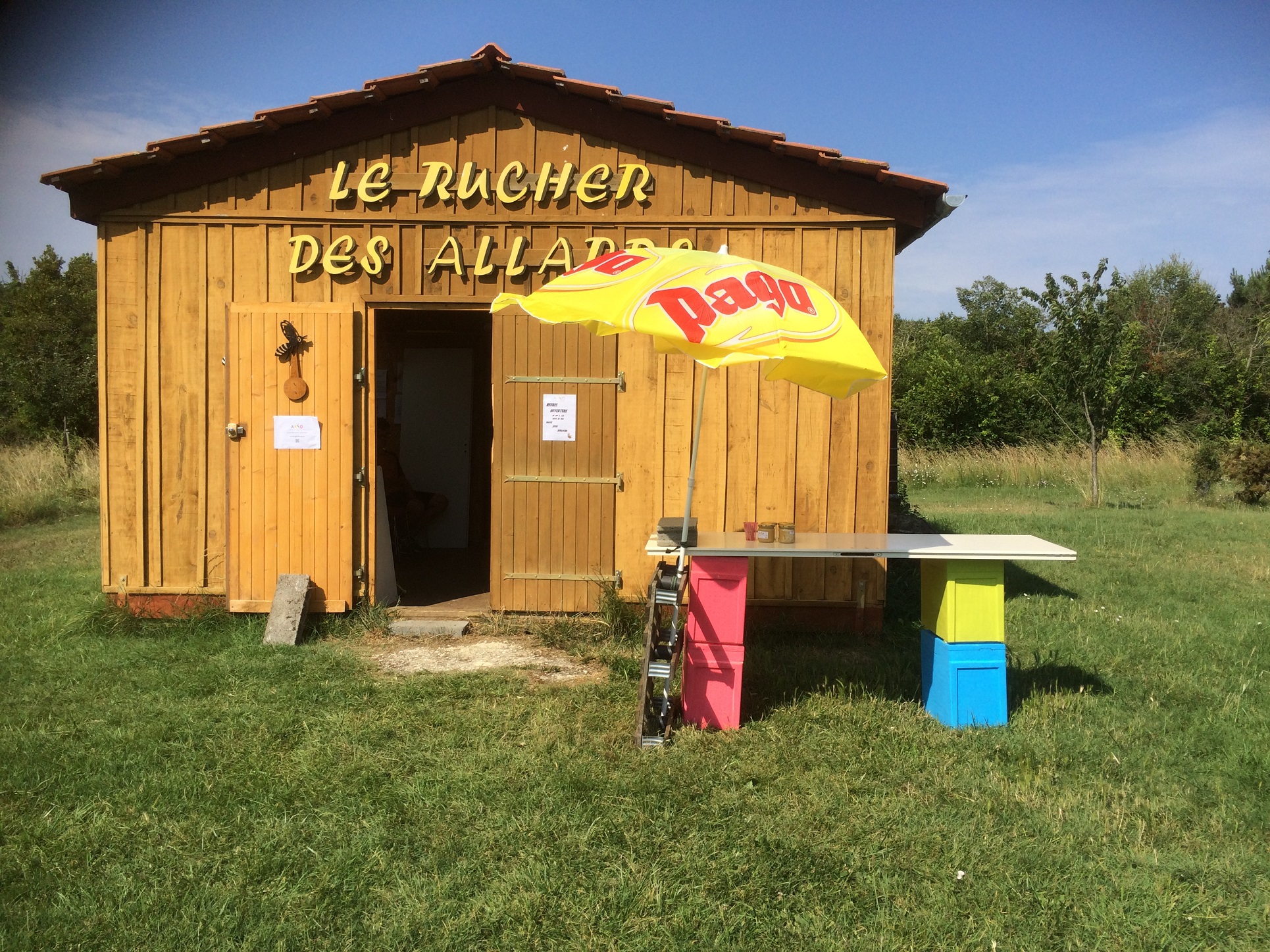 Cabane du rucher des Allards avec stand